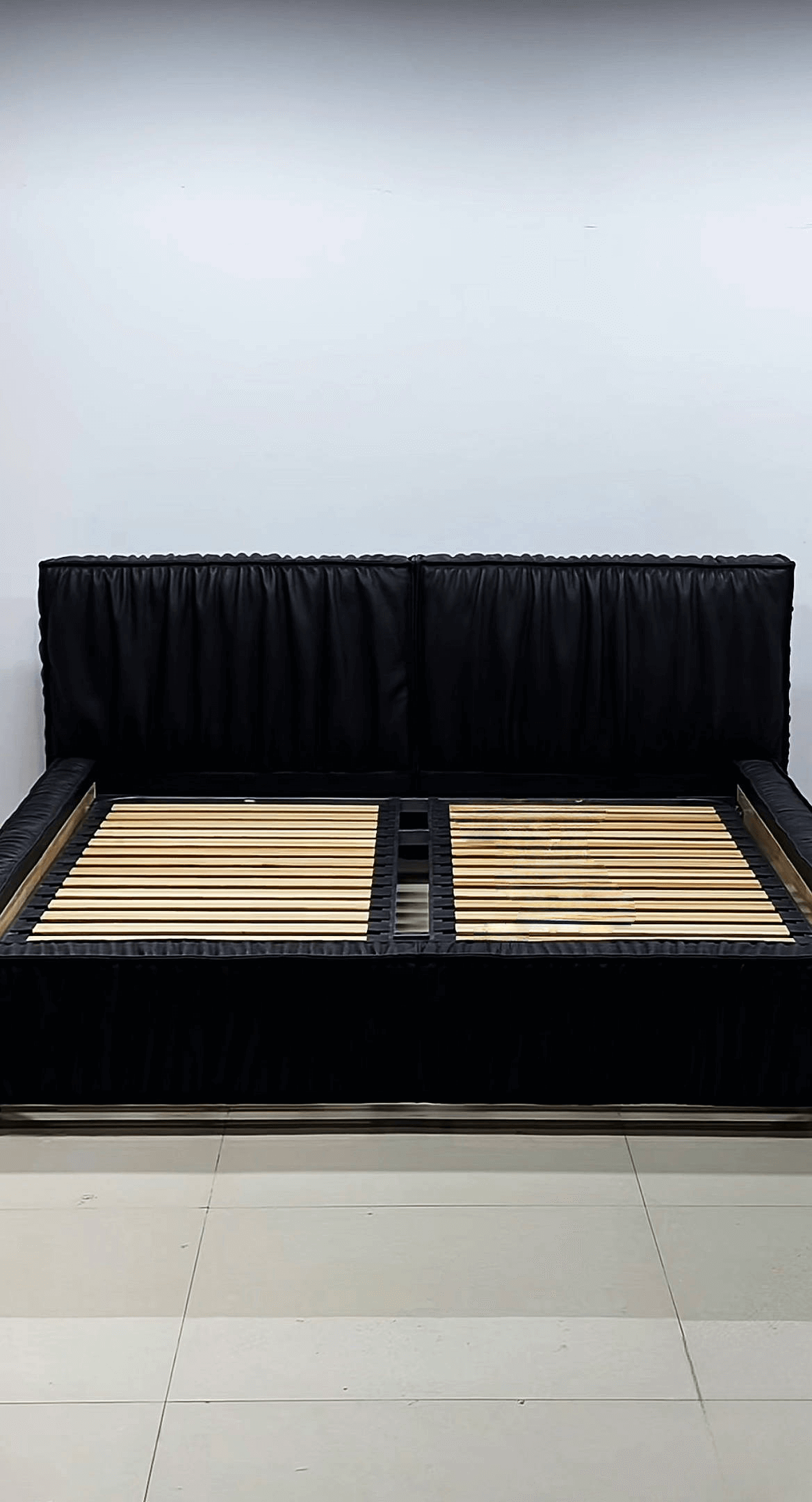 Wrinkled Cube Bed Lazy Black Full-Grain Leather