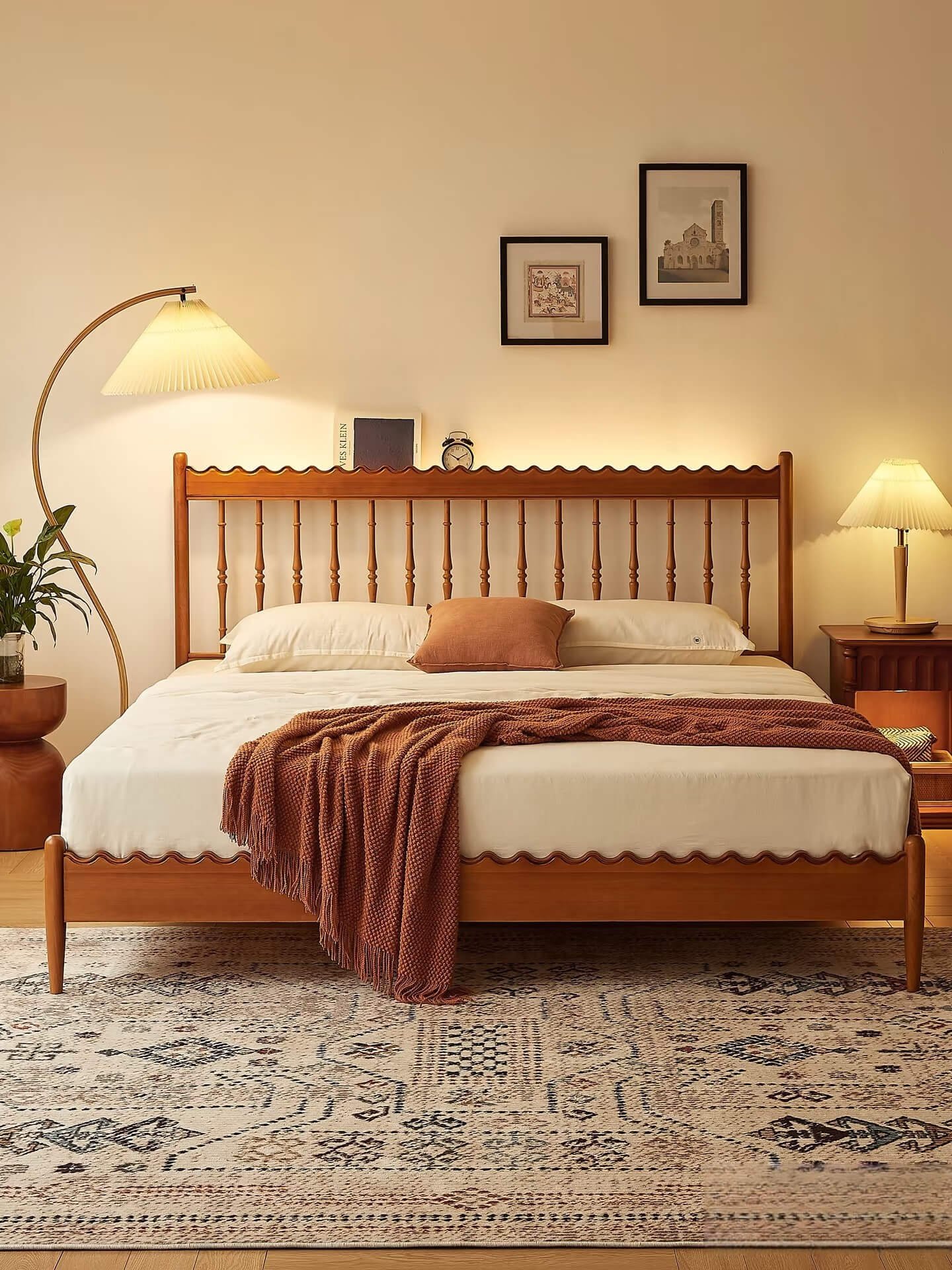 Vintage Windsor Bed: A Romantic Elegance for Your Bedroom