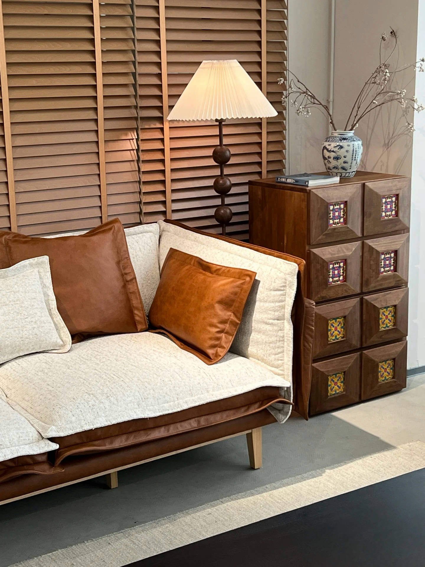 Reversible Vintage-Style Down Sofa: A Perfect Blend of Past and Present