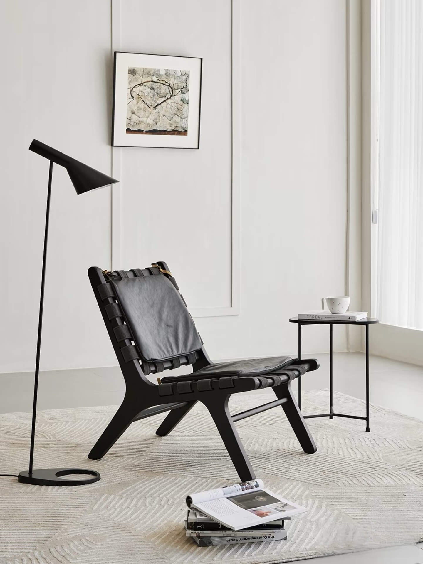 Black Cool Leisure Chair: A Fashionable and Practical Choice for Urban Relaxation