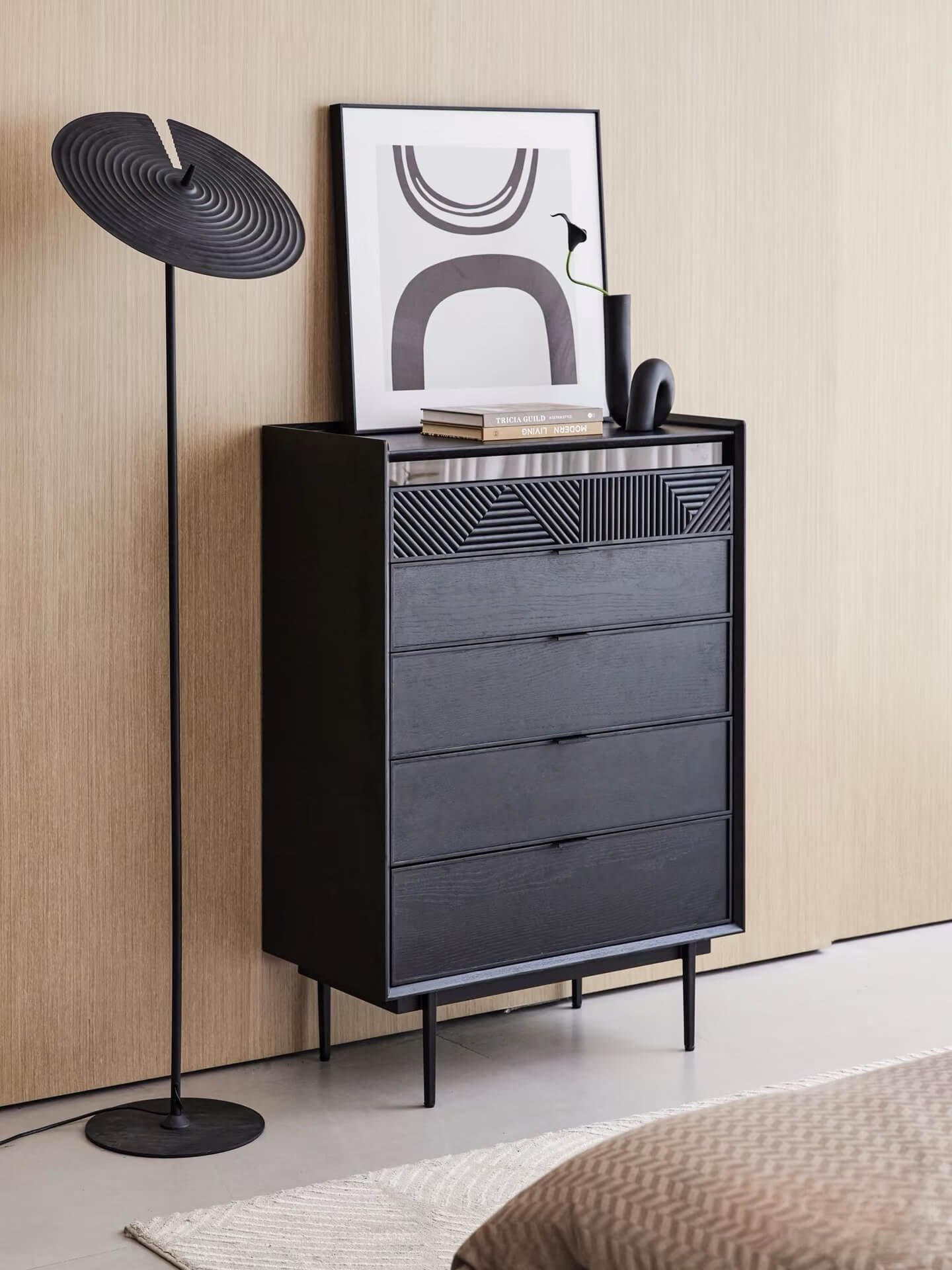 The Cool Black Five-Drawer Cabinet in the Bedroom: Minimalist Design, A Perfect Match for Any Style