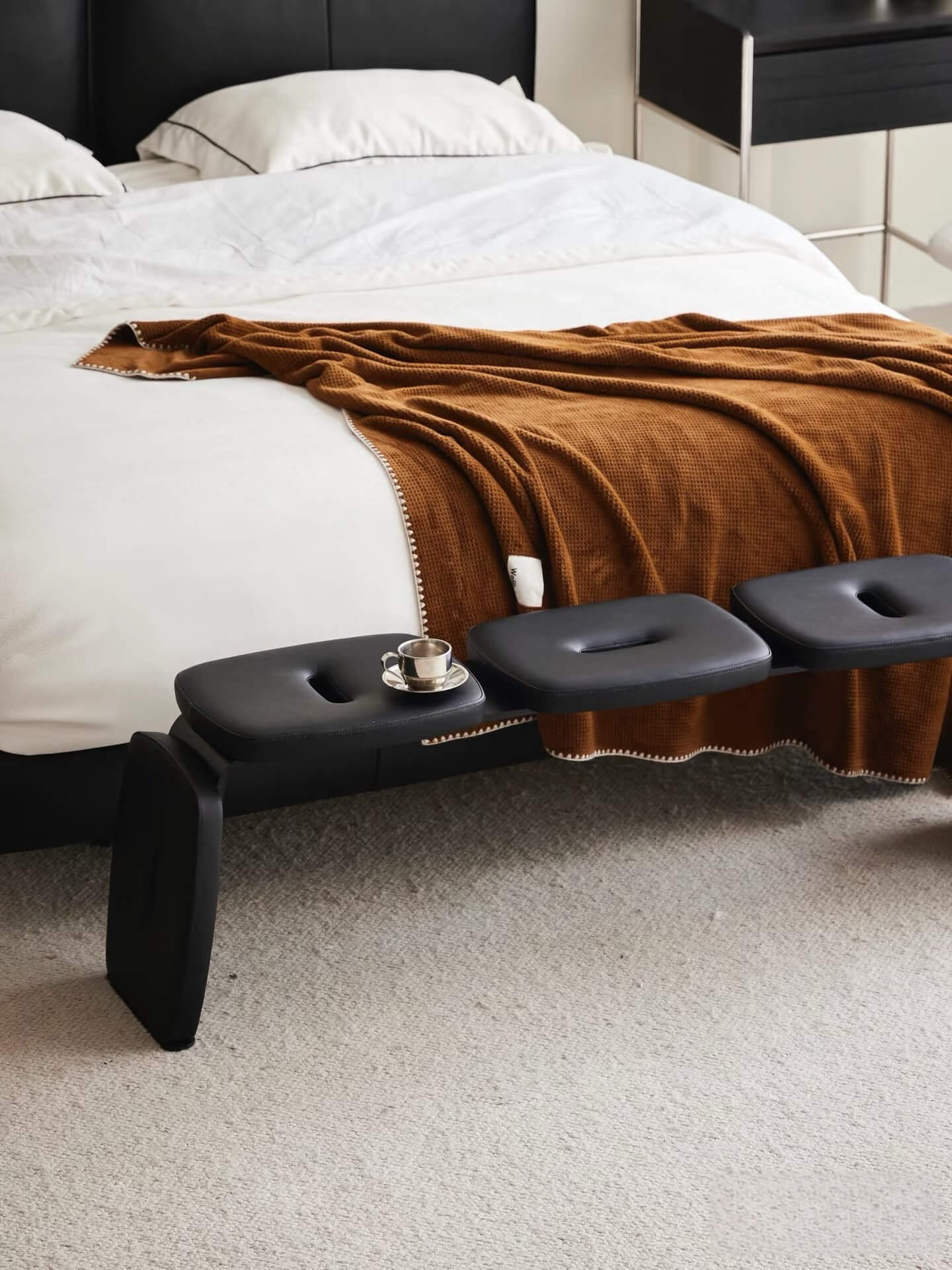 One Stool, Multiple Uses: Unlocking the Perfect Balance of Aesthetics and Practicality in the Bedroom