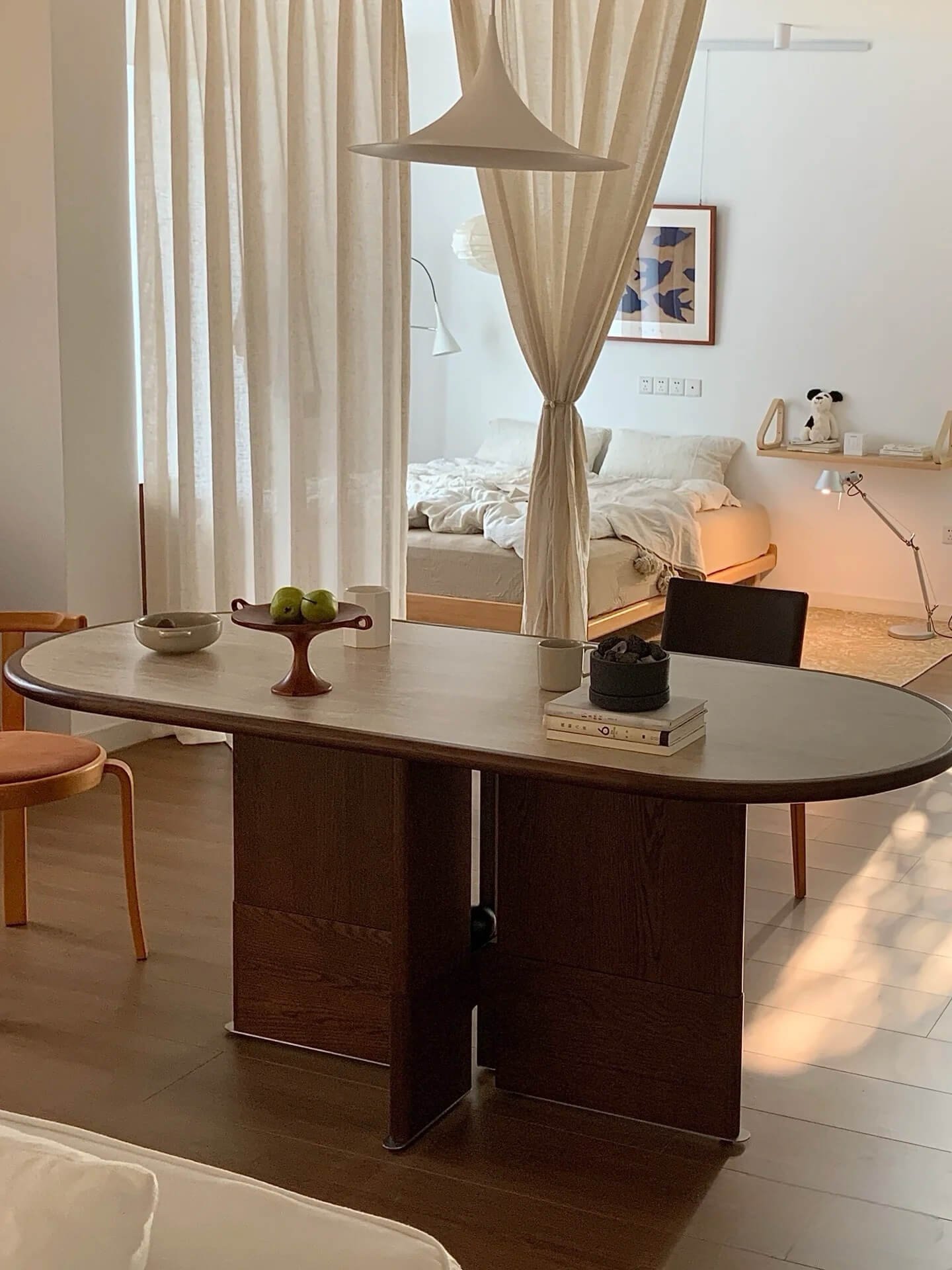 The Art of Home: An Oval Rock Plate Dining Table with 360-Degree Flawless Beauty