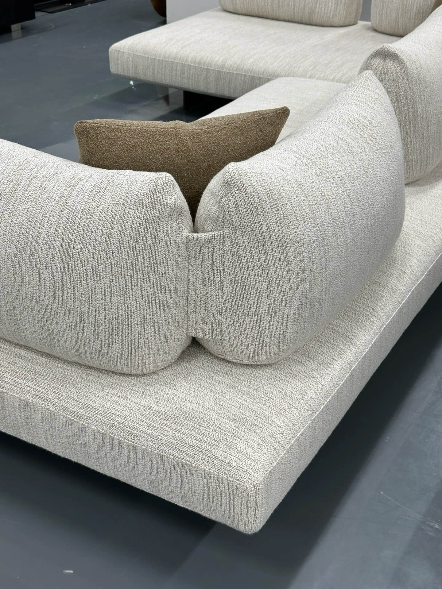 The All-Round Horn Sofa – One Piece Does It All