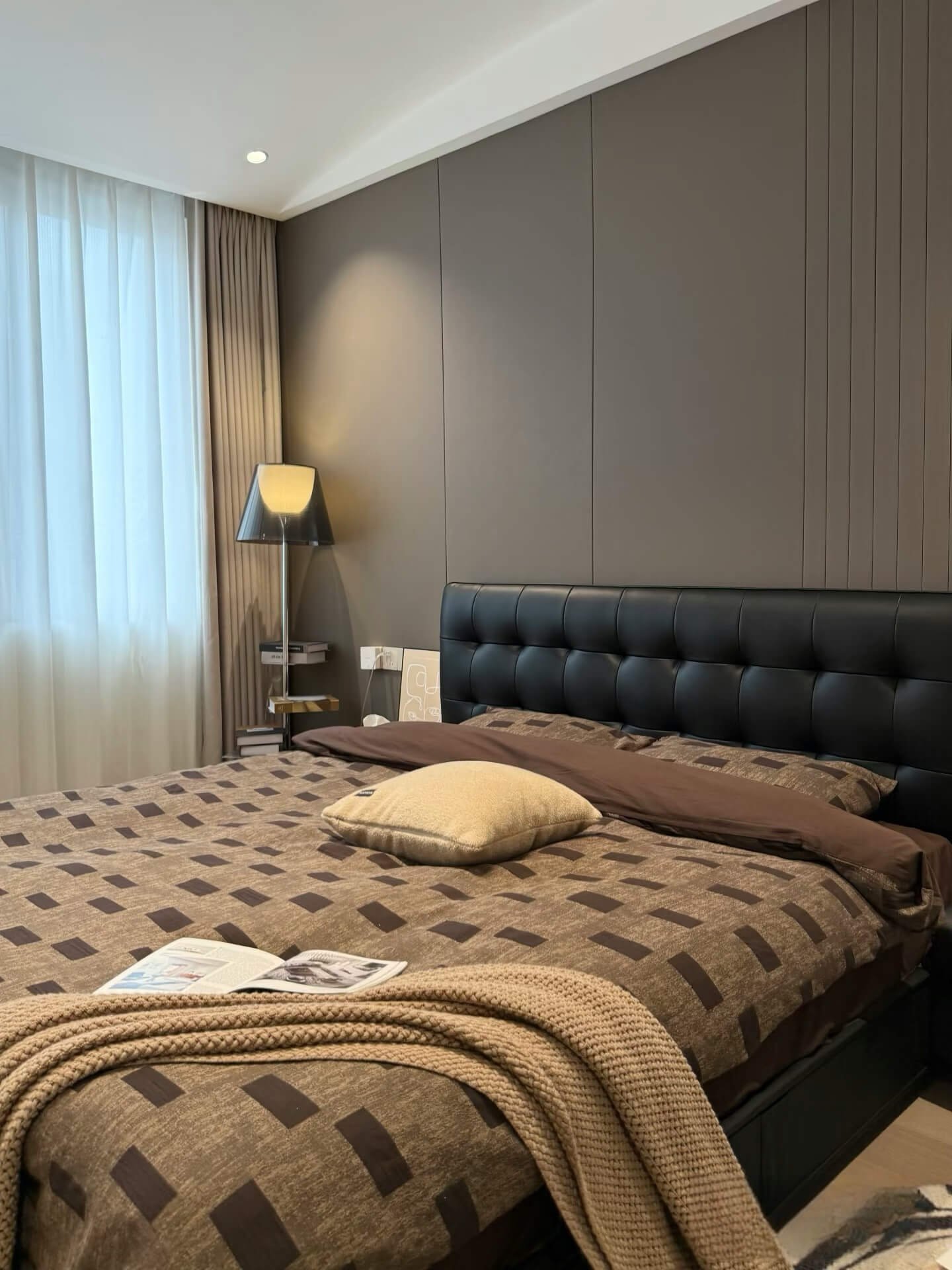 Small Apartment Storage Solution: The Cardelli Waffle Leather Storage Bed, Making Small Bedrooms Neat and Tidy